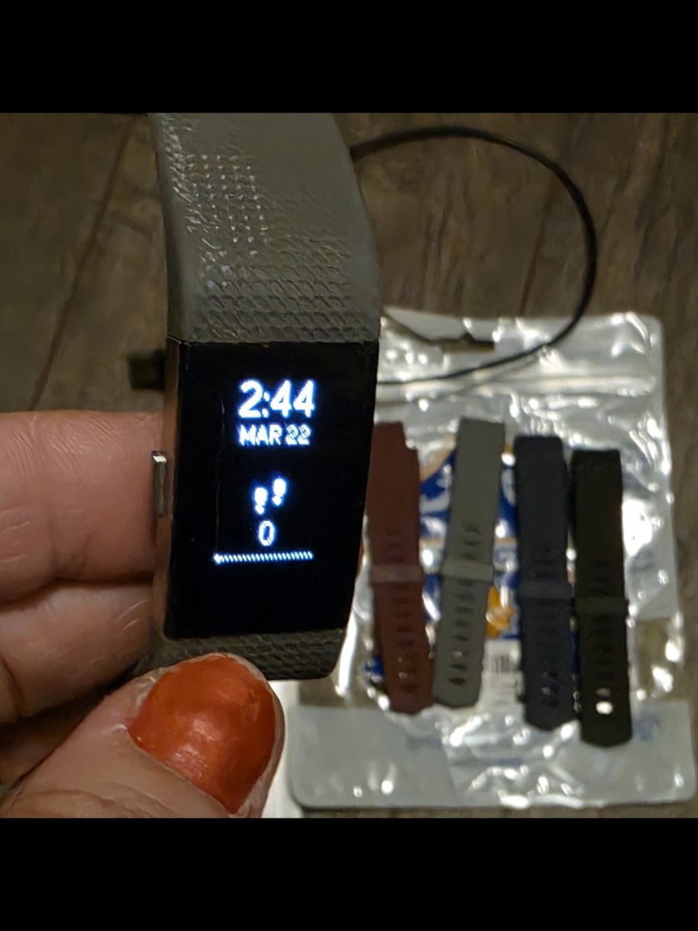 FITBIT Charge 2 with 5 NEW Replacement Bands